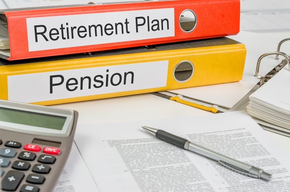 Auch für die Personalverantwortlichen im Unternehmen tickt jetzt die Uhr lauter. Für den pensionsreifen Mitarbeiter ist Ersatz zu finden. (Bild: Zerbor / Shutterstock.com)