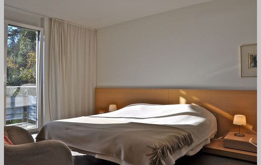 Die Ferienwohnung "Al Porto" verfügt über drei Schlafzimmer. (Bild: © tessin-ferienwohnungen.com)