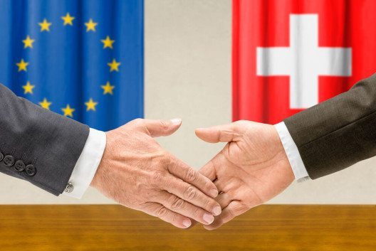 Der neuerliche Zwang vieler Behörden, Schweizer und EU-Recht zu harmonisieren. (Bild: © Zerbor - shutterstock.com)